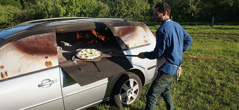 Street food minimál: pizzakemenceként végezte ez a Ford Mondeo