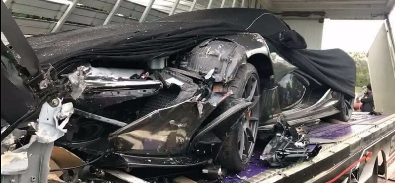 0 kilométeresen törték össze ezt a McLaren P1-et