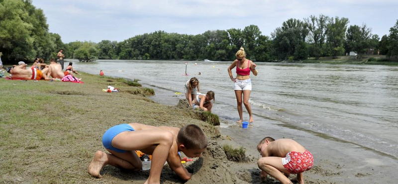 Hét szabadvízi strandnál találtak kifogásolnivalót