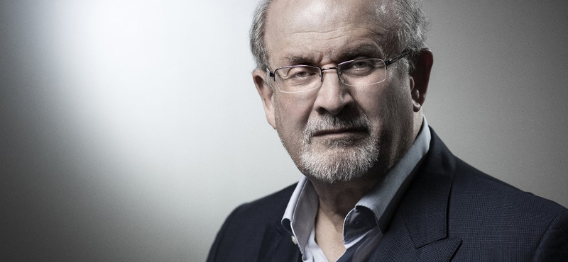 Salman Rushdie-t levették a lélegeztetőgépről, már beszélni is tud