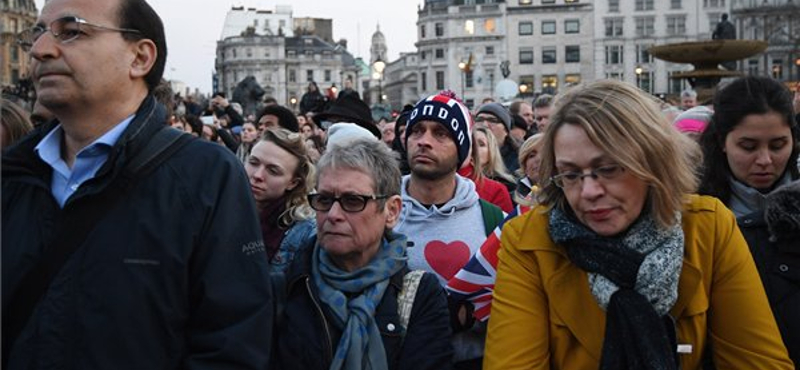 Ezrek emlékeztek Londonban a szerdai terrortámadás áldozataira