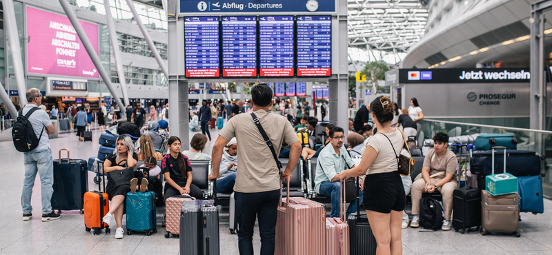 Két kilométeres sor kígyózott csütörtökön a müncheni repülőtéren