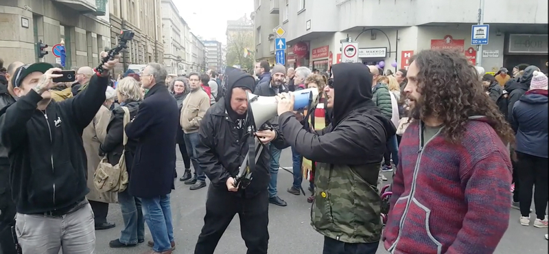 Amerikai rockbanda készített klipet Hadházyék tüntetésén - videó