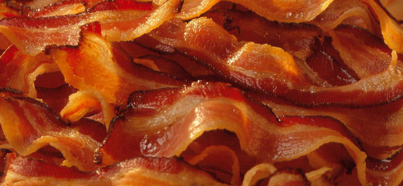 Újabb tanulmány szerint okozhat rákot a bacon