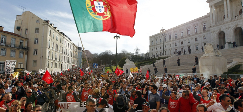 Kevesebb ünnepnap lesz Portugáliában a válság miatt