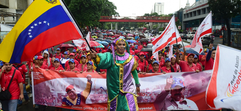 Három újságírót letartóztattak Venezuelában, kettőt kitoloncoltak