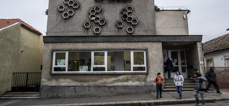 Rendőrként törnének ki a telepről a gyerekek