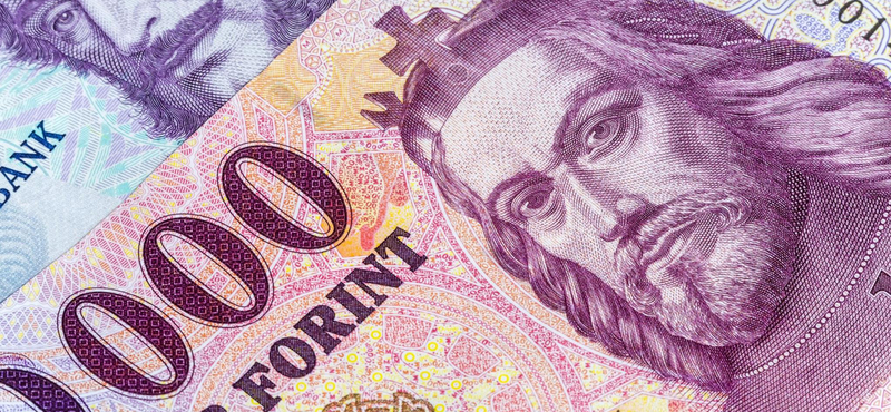 Gyengül a forint, aminek biztosan nem örülnek a nyaralók - de kell-e aggódni?