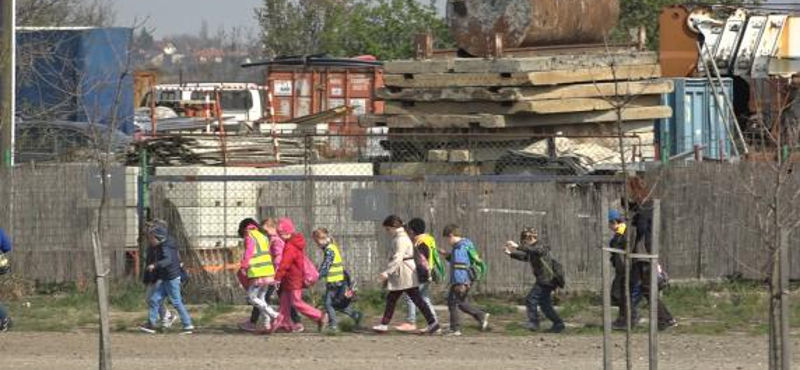 "Megkérdőjelezik, hogy a gyerekemet féltem" - iskolásokon csattan a választási harc Csömörön