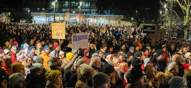 Többezres tömeg tüntetett Pozsonyban Fico kormánya ellen