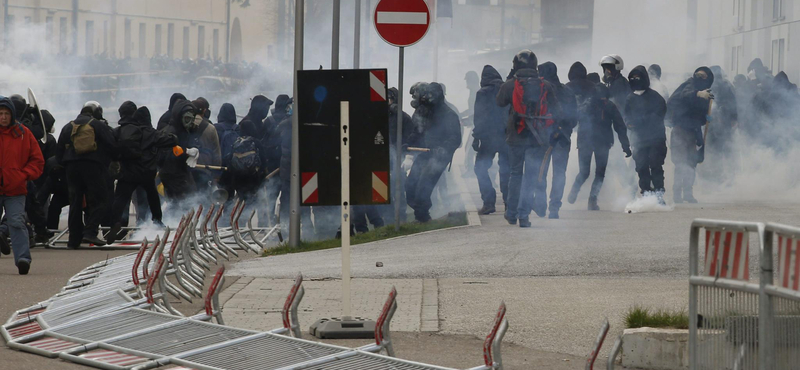 Menekültek tüntettek Olaszországban, miután lelőttek egy mali férfit a rendőrök