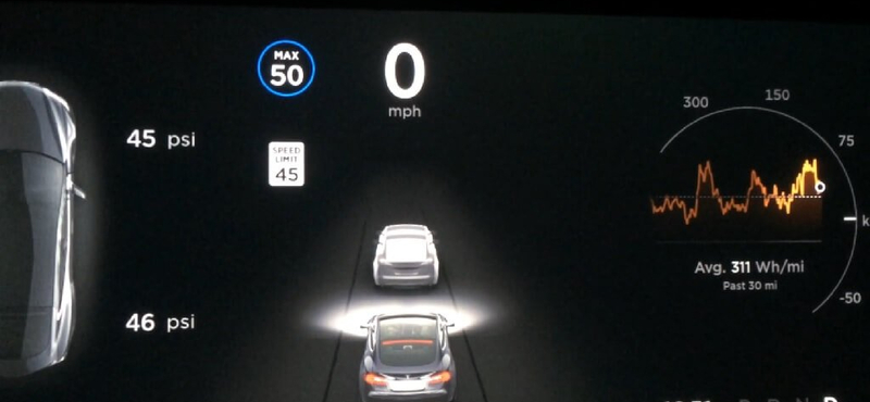 A Holdat nézte sárga lámpának a Tesla Autopilot - videó