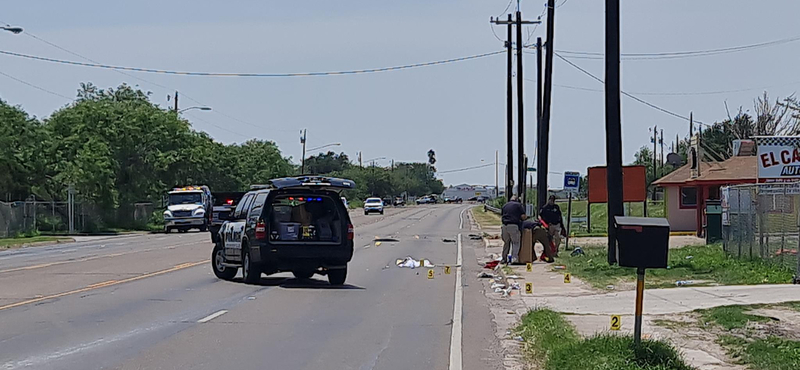 Heten meghaltak, amikor buszmegállóba hajtott egy autó Texasban