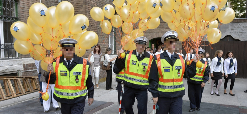 Gyerekek szeme láttára lökdösött és bilincselt meg egy apát egy iskolarendőr