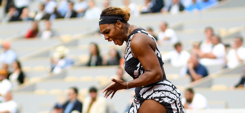 Serena Williams kiesett a Roland Garroson