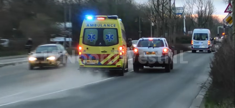 Szirénázó mentőautóra húzta rá a kormányt a Kia sofőrje – videó