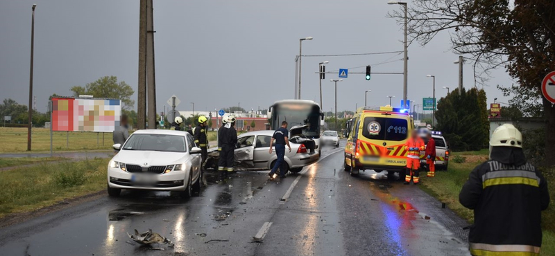 Ittasan találta telibe a távolsági buszt egy 20 éves sofőr Kecskeméten