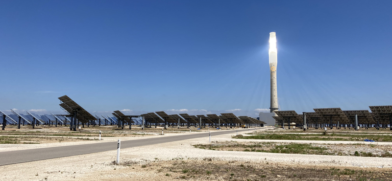 Sörfőzés napenergiával és a sólávás erőmű, amely üzemeltetésénél a galambpiszok a legnagyobb kihívás