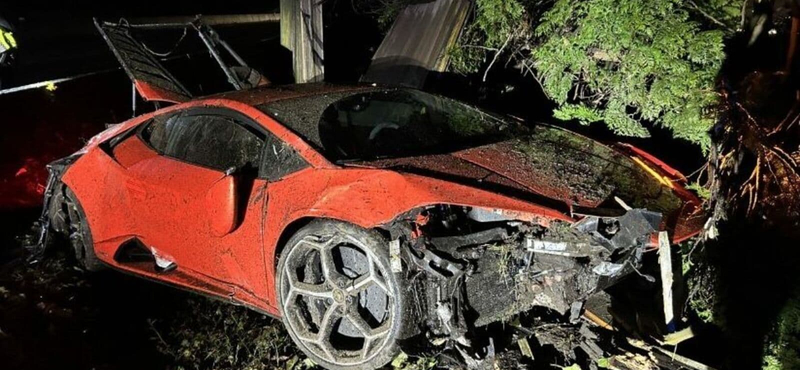 Lopott Lamborghini Huracánnal akart örömautózni két fiatal, csúnya baleset lett belőle