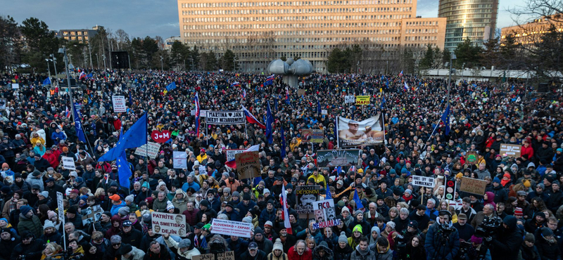 A megölt Ján Kuciak és menyasszonya szülei is felszólaltak a szlovákiai újságírógyilkosság hetedik évfordulóján