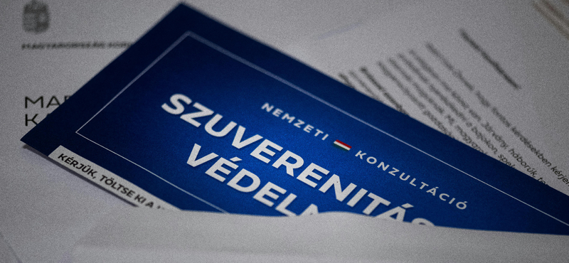 Polt inkább Péterfalvinak passzolta annak kivizsgálását, hogy jogszerű-e a Covid-oltáshoz megadott e-mail-címeken reklámozni a nemzeti konzultációt