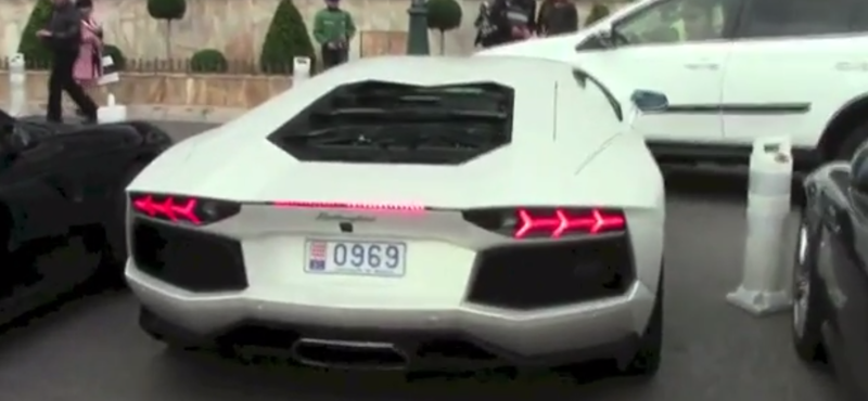 Parkolni egy Lamborghinivel sem egyszerű - videó