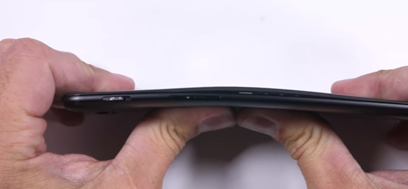 Épp hogy csak megjelent a OnePlus 5, máris égették, karcolták, hajlították – videó
