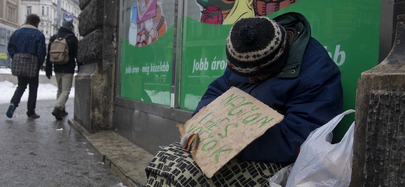 Hirtelen eszébe jutott a kormánynak, hogy segíteni kellene a hajléktalanokon