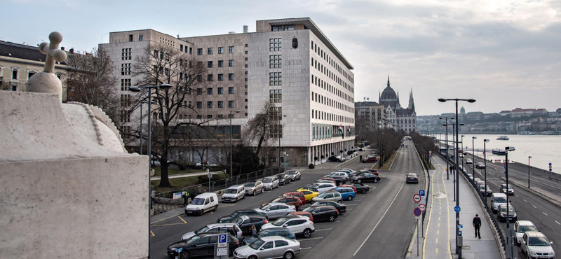 Hétfőtől lezárják a Széchenyi rakpart északi szakaszát