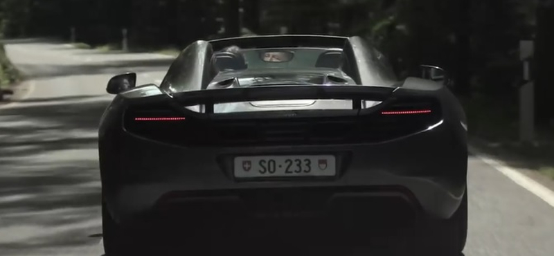 Mégiscsak jobb egy McLarennel területi képviselőnek lenni, mint egy Ford Focusszal