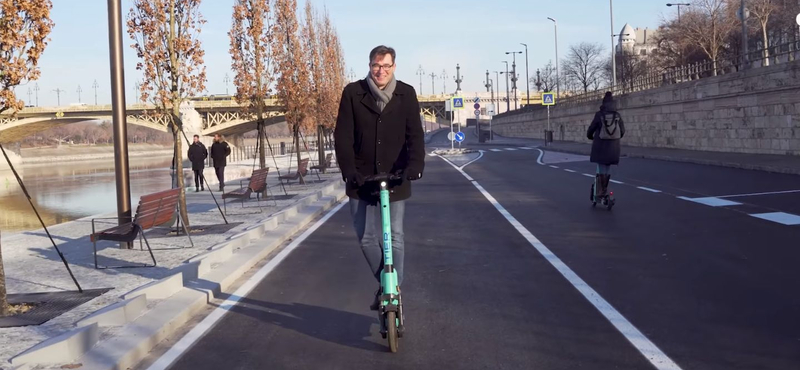 Vége a rollerkáosznak? Jönnek a rollerparkolók Budapesten