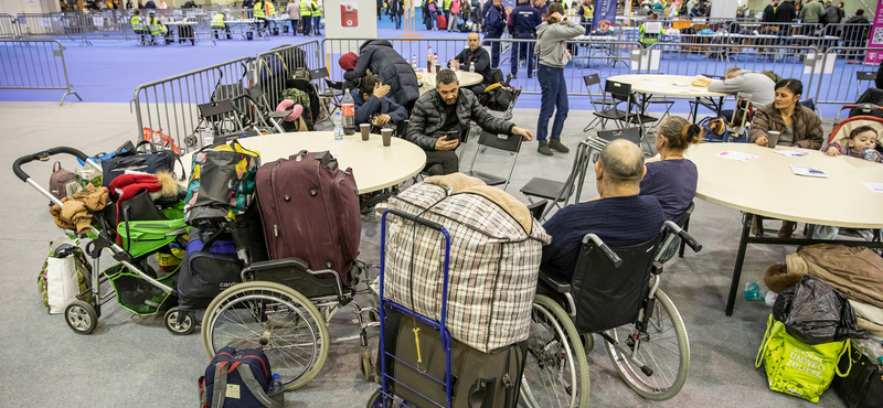 Csaknem tízezer menekült érkezett Ukrajnából Magyarországra szombaton