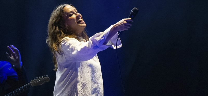 Budapestre jön Alanis Morissette