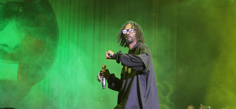 Snoop Dogg saját márkás kannabiszcsokival és -rágóval támad