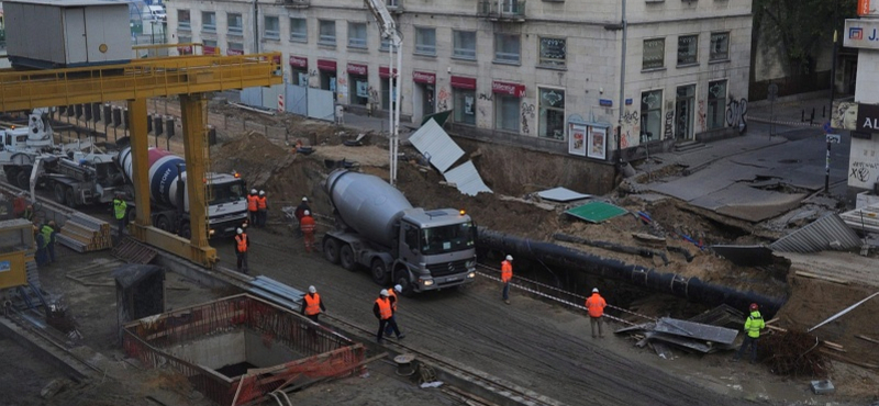 Csőtörés okozott óriási káoszt Varsó belvárosában