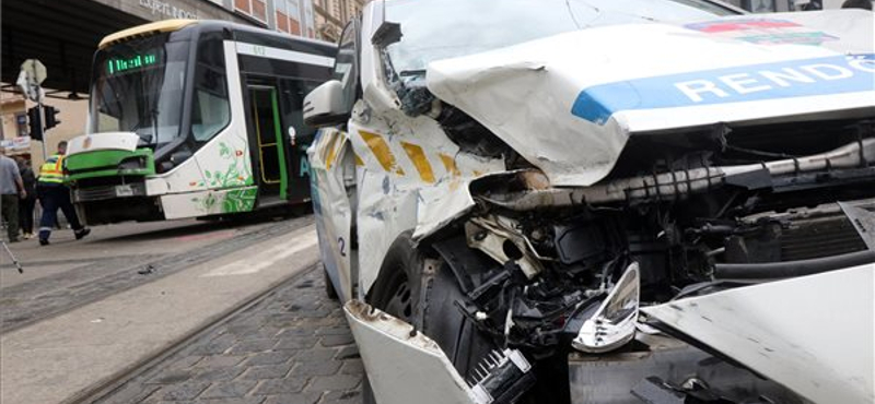 Előkerült egy videó a miskolci villamos és rendőrautó ütközéséről