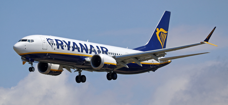 A Ryanair szerint korlátozni kellene a reptéri alkoholizálást, miután egy részeg utas miatt kényszerleszállásra volt szükség