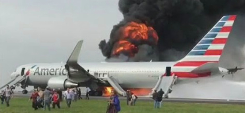 Lángokba borult felszállás közben egy Boeing repülőgép – videó