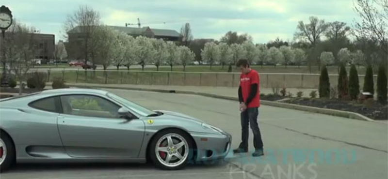 Így hőbörög egy pofátlan Ferrari-tulaj, ha megviccelik – videó