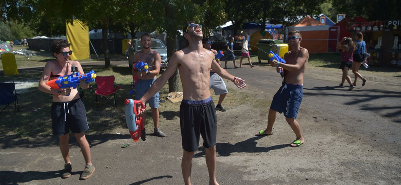 Megérkeztek az első szigetlakók