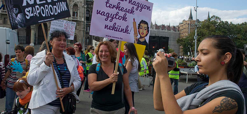 "Fogságban nem szaporodunk!" - elindult a Nők lázadása