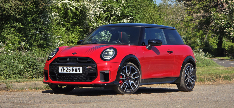 A legenda tovább él: Angliában vallattuk a méregzsák új Mini JCW-ket