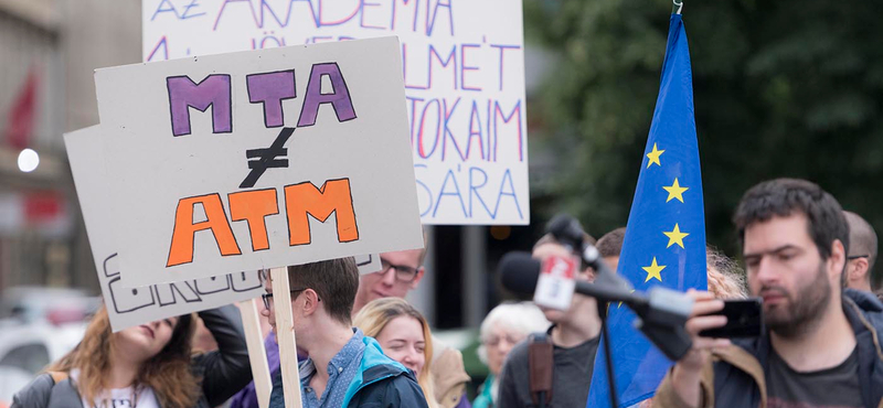 Az Állami Számvevőszék elnöke kioktatja az MTA főtitkárát