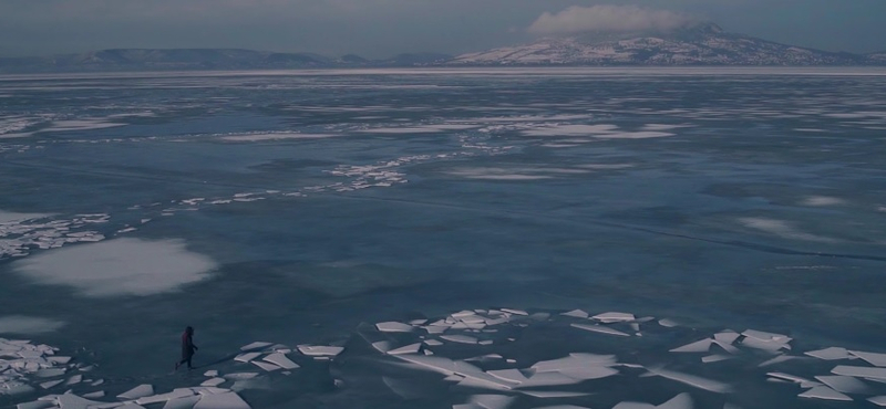 Lélegzetelállító videó: Így még nem látta a befagyott Balatont