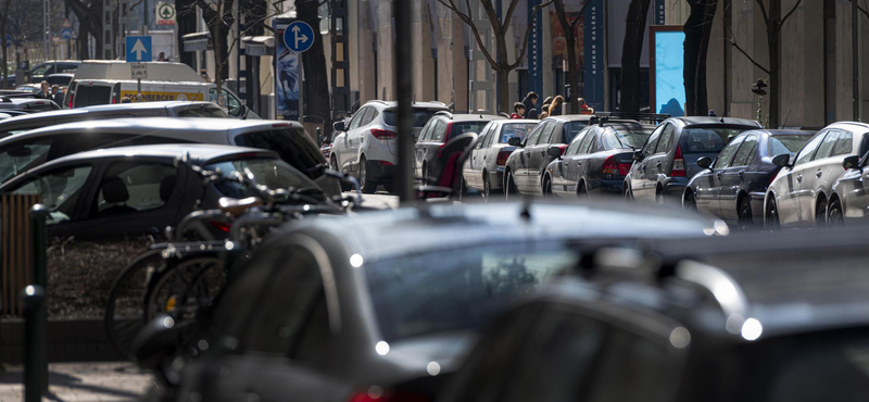 A Fidesz azt szeretné, ha reggel fél kilenctől lenne fizetős a parkolás Budapesten