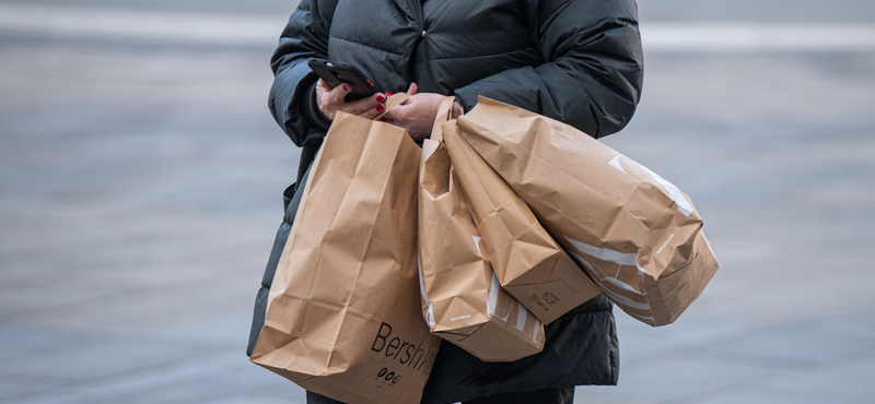 A boltok nagy része kinyitott az újraindulás napján