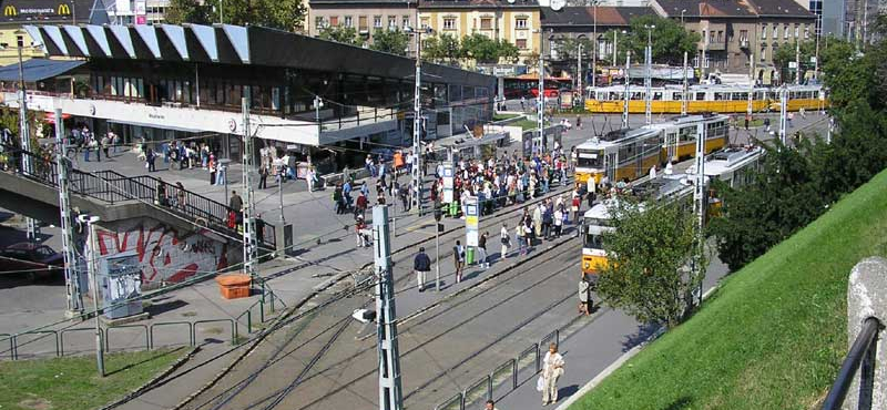 Eladó a Moszkva tér! Ön megvenné?