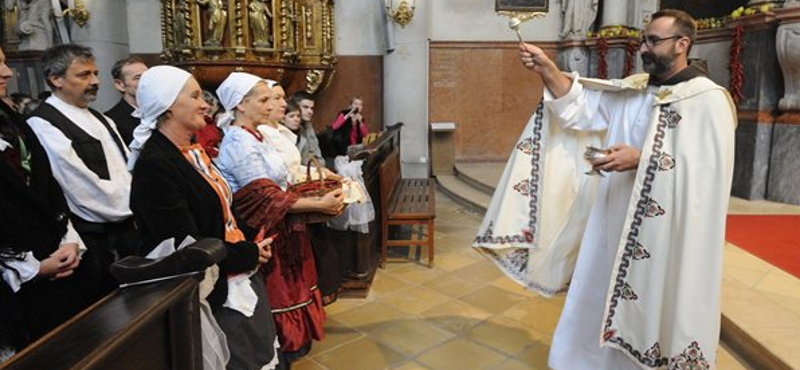 Református templomot avattak Debrecenben, Paprikát szenteltek Szegeden