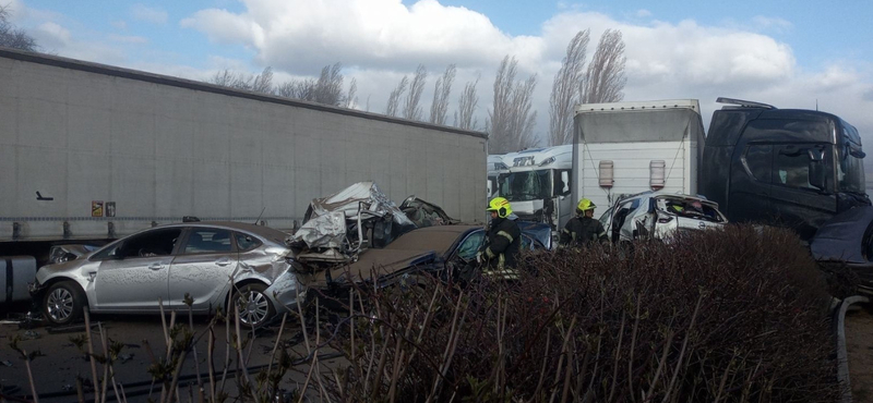 2,5 órával a tömegbaleset előtt volt egy másik baleset is az M1-es autópályán