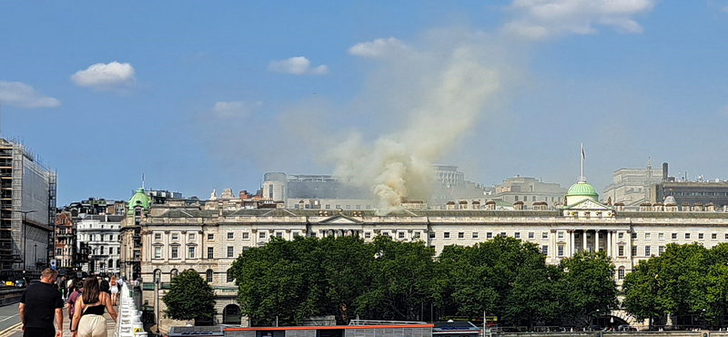 Kigyulladt London egyik ikonikus épülete